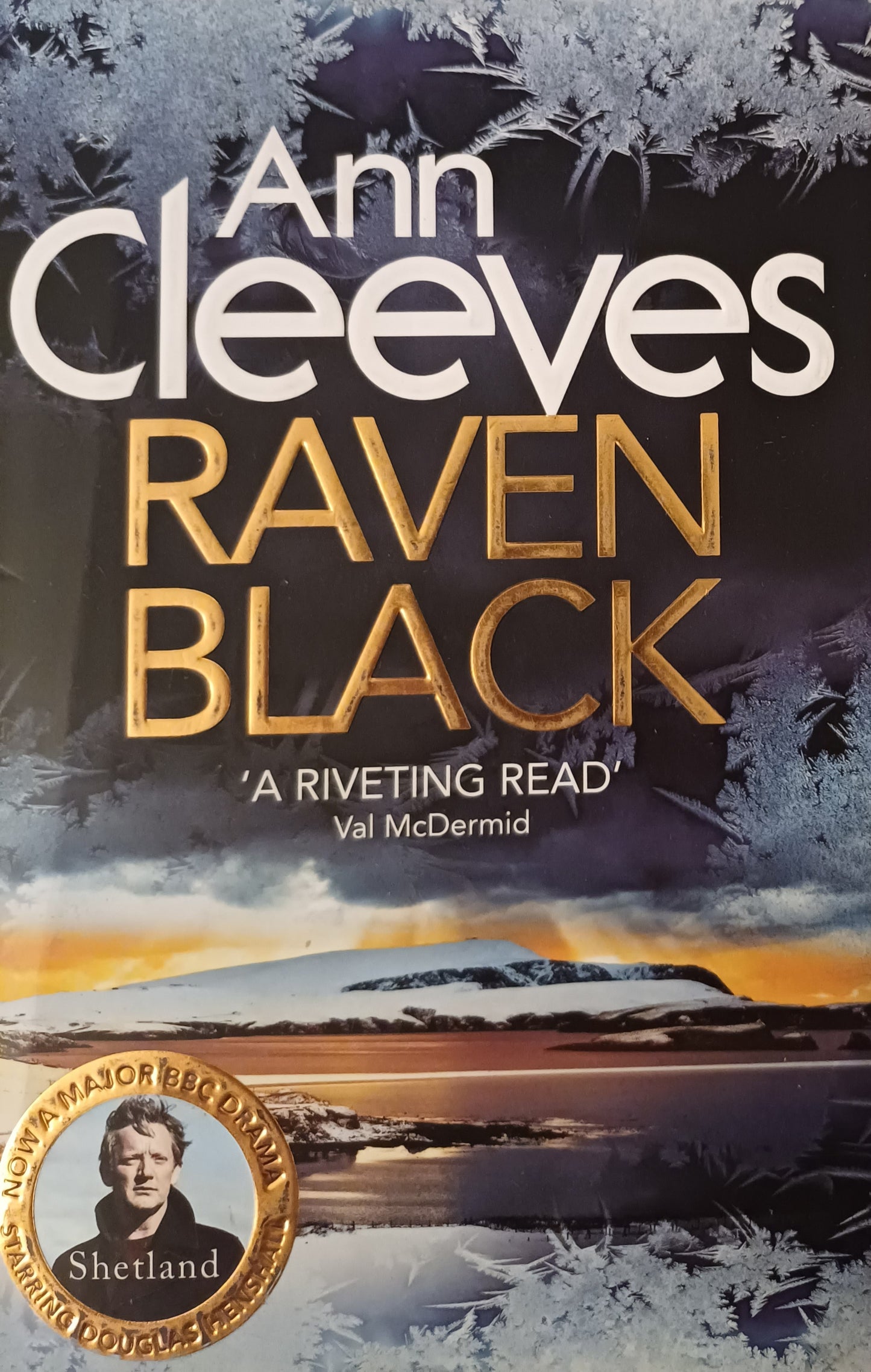 Raven black- Anne Cleeves (Shetland Island #1)